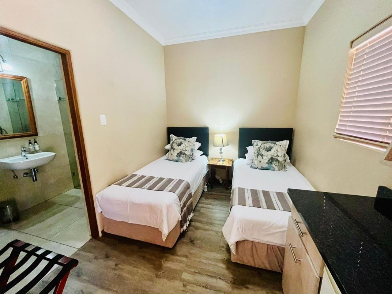 17 On Bird Guest House Beaufort West Luaran gambar